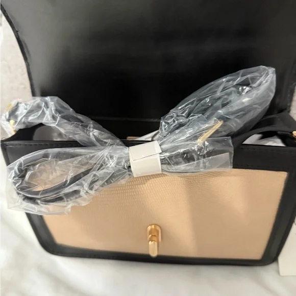 Jules Kae Black and Tan Women's Bag - Picture 3 of 6